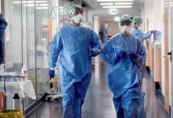 En España analizan tratar al Covid-19 como una gripe y dejar de testear.
