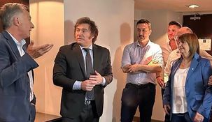 Desde LLA sostuvieron que no existe una reunión prevista entre Mauricio Macri y Javier Milei. Desde LLA sostuvieron que no existe una reunión prevista entre Mauricio Macri y Javier Milei.