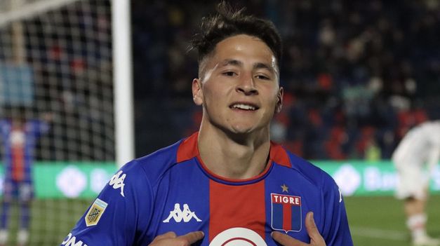 Florián Monzón fue la figura absoluta de Tigre con un triplete inolvidable.