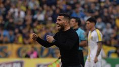 Carlos Tevez comandó a Rosario Central en el triunfo contra Newells. Carlos Tevez comandó a Rosario Central en el triunfo contra Newells.