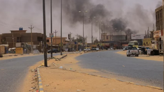 El Ejército y los paramilitares que intentan tomar el poder se enfrentaron en Jartum.