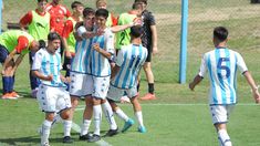 Leandro Milito, hijo de Diego y sobrino de Gabriel, grita con alma y vida el gol frente a Independiente. Leandro Milito, hijo de Diego y sobrino de Gabriel, grita con alma y vida el gol frente a Independiente.