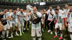 Messi con la Copa América en el Maracaná. Messi con la Copa América en el Maracaná.