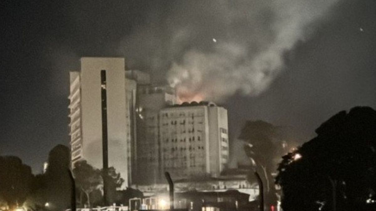 Alarma por un Incendio en un edificio de la Armada en Buenos Aires: evacuaron a 75 personas