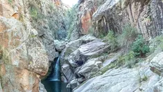 Se encuentra a unos 80 kilómetros de Villa Caros Paz, en Córdoba. Se encuentra a unos 80 kilómetros de Villa Caros Paz, en Córdoba.