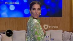 Juana Viale y un jugado vestido con transparencias Juana Viale y un jugado vestido con transparencias