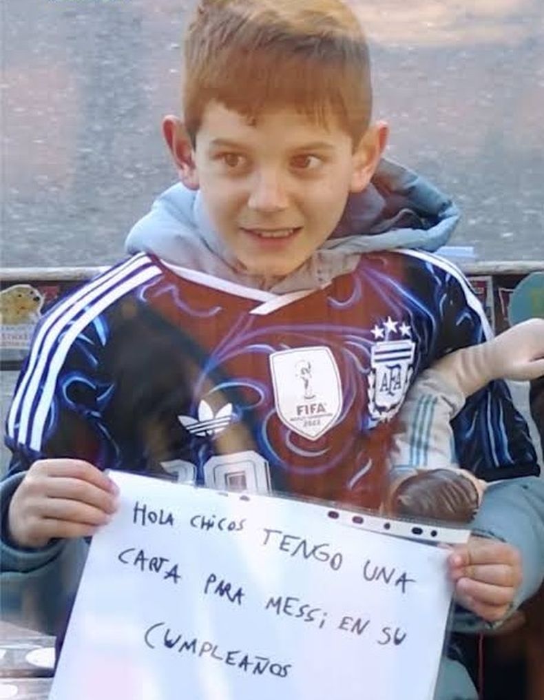 Manu tiene solo 8 años y emocionó a todos con su carta especial para Lionel Messi.
