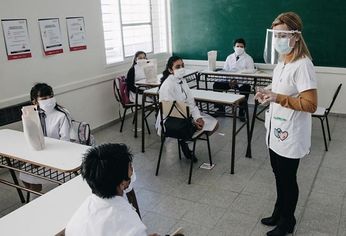 Las escuelas de la Ciudad de Buenos Aires no cerrarán pese a la tercera ola de Covid-19.