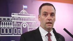 Manuel Adorni se refirió a la posibilidad de que cada provincia emita monedas locales.