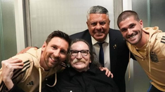 La foto entre Messi, Charly García, Tapia y De Paul. La foto entre Messi, Charly García, Tapia y De Paul.