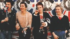 Sid Vicious, Steve Jones, Johnny Rotten y Paul Cook. Sid Vicious, Steve Jones, Johnny Rotten y Paul Cook.