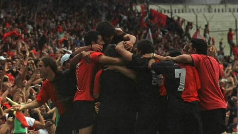 Este jugador integró el plantel de Newells que ganó el Apertura 2004.