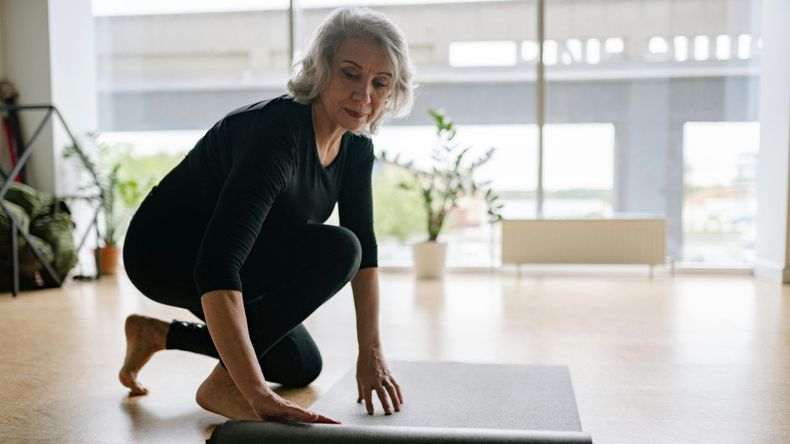 Los especialistas aconsejan realizar ejercicios simples, accesibles y adaptados a cada etapa de la vida para fortalecer tanto la salud mental como la física. 