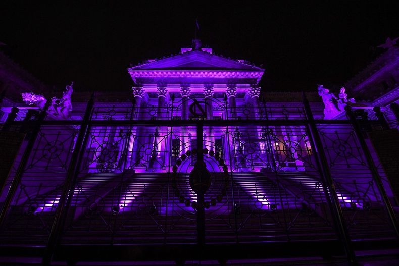 El Congreso se sumó a la iniciativa para concientizar por el Alzheimer.