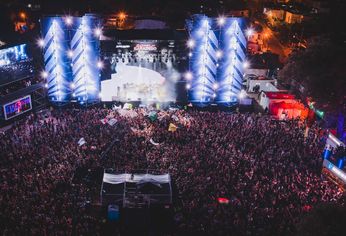 Babasónicos, Rata Blanca, Las Pelotas, Catupecu Machu, Kapanga, Guasones, Turf, Los Pericos, La Vela Puerca, emblemas del rock nacional se dieron cita en Baradero. Babasónicos, Rata Blanca, Las Pelotas, Catupecu Machu, Kapanga, Guasones, Turf, Los Pericos, La Vela Puerca, emblemas del rock nacional se dieron cita en Baradero.