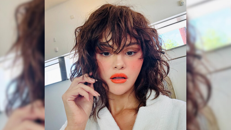 The singer continues to set a trend with a renewed look while driving donations for foundations dedicated to emotional well -being.