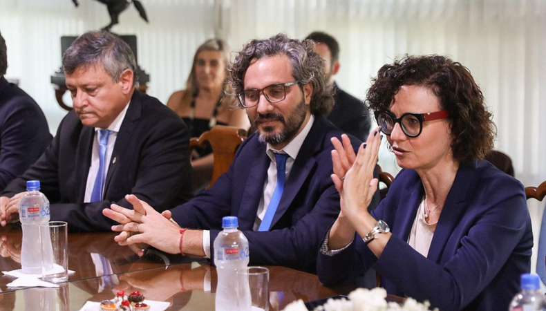 Santiago Cafiero y Cecilia Todesca Bocco fueron parte del viaje a Paraguay.