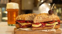 Cinco opciones para probar el sandwich de pastrami. Cinco opciones para probar el sandwich de pastrami.