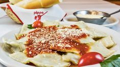 Un clásico de la Ciudad Autónoma de Buenos Aires con foco en gastronomía tradicional. Un clásico de la Ciudad Autónoma de Buenos Aires con foco en gastronomía tradicional.