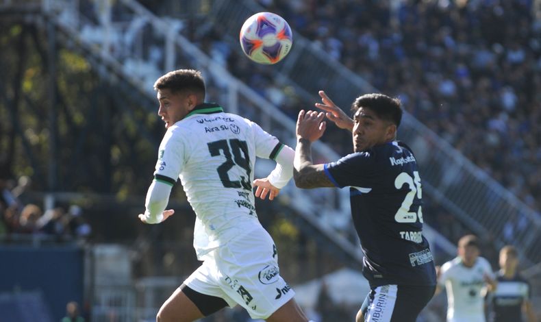 El insólito fallo del VAR que la anuló un gol a Gimnasia en el Bosque.
