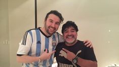 Ergün Demir no se va más: ahora se saca fotos con Maradona y lo quieren para hacer teatro en Carlos Paz Ergün Demir no se va más: ahora se saca fotos con Maradona y lo quieren para hacer teatro en Carlos Paz