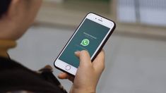 La opción de desplegar el menú oculto de WhatsApp está disponible en Andorid e iOS. La opción de desplegar el menú oculto de WhatsApp está disponible en Andorid e iOS.