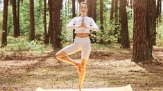 Esta postura de yoga ayuda a meditar y relajarse.
