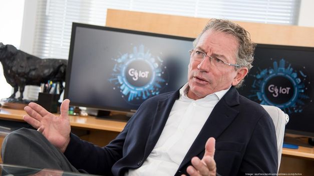 El empresario también mostró sus críticas sobre los riesgos éticos de la IA. Rechazó colaborar en proyectos de vigilancia masiva, cuestionando quién define conceptos como “extremista”.&nbsp;