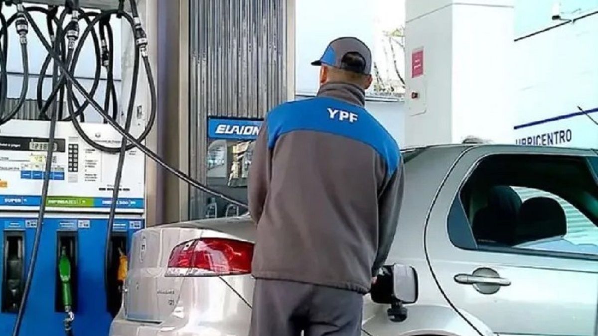 YPF subirá los combustibles un 1%, pero luego congelará los precios por otros 45 días