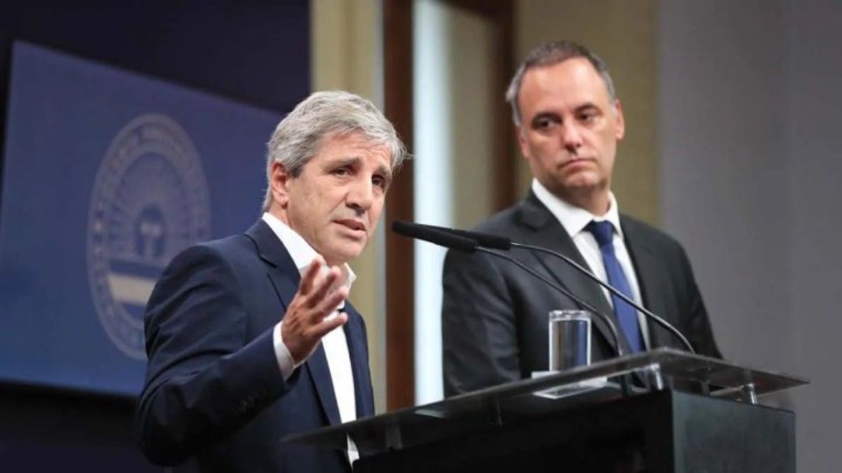 Luis Caputo defendió a Manuel Adorni en medio del escándalo: 