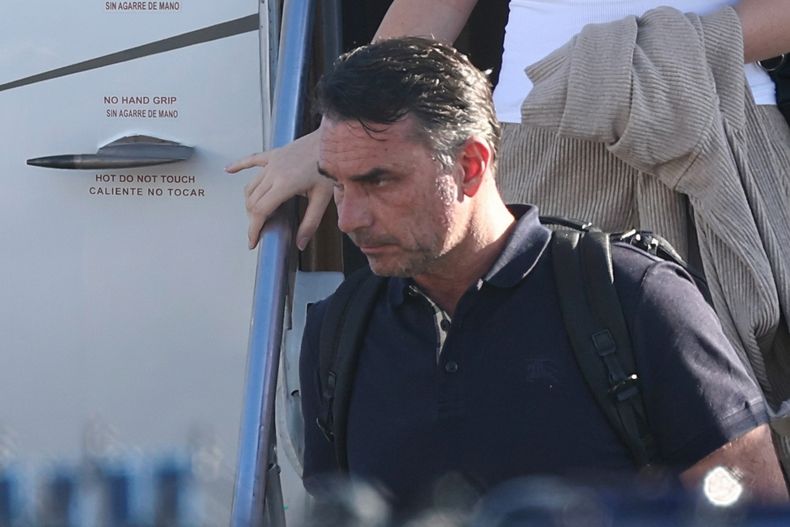 Flávio Bolsonaro desconoció el triunfo de Lula y se autoproclamó verdadero presidente electo de Brasil