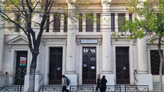 Una rata mordió a un alumno y suspendieron las clases en una escuela en Rosario. Una rata mordió a un alumno y suspendieron las clases en una escuela en Rosario.