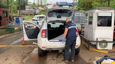 Personal de la Aduana secuestró más de 90.000 dólares que estaban en un auto rumbo a Brasil. Personal de la Aduana secuestró más de 90.000 dólares que estaban en un auto rumbo a Brasil.