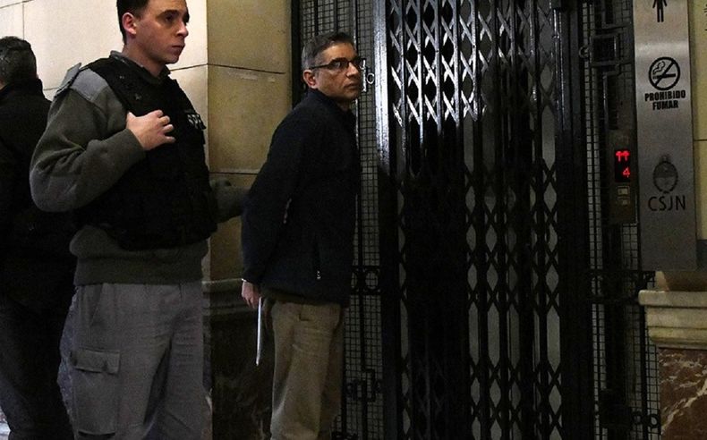 Condenaron a prisión perpetua al podólogo que asesinó a su esposo con suero envenenado.