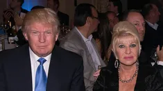 Donald Trump y su exesposa Ivana, madre de tres de sus hijos.
