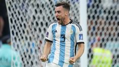 El lateral izquierdo recibió un hermoso gesto del Taladro. El lateral izquierdo recibió un hermoso gesto del Taladro.