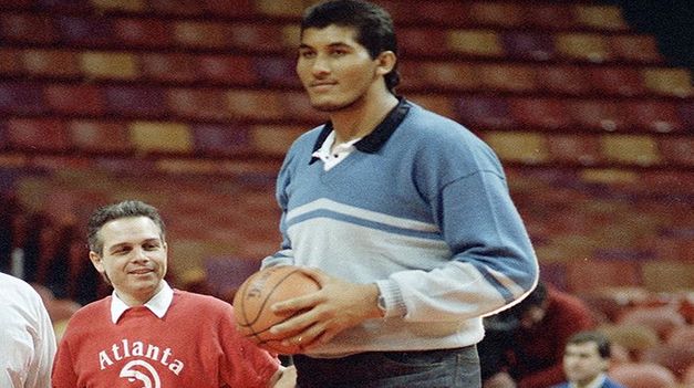 Ni siquiera sus entrenadores puede dar fe de cuánto realmente medía el Gigante González.