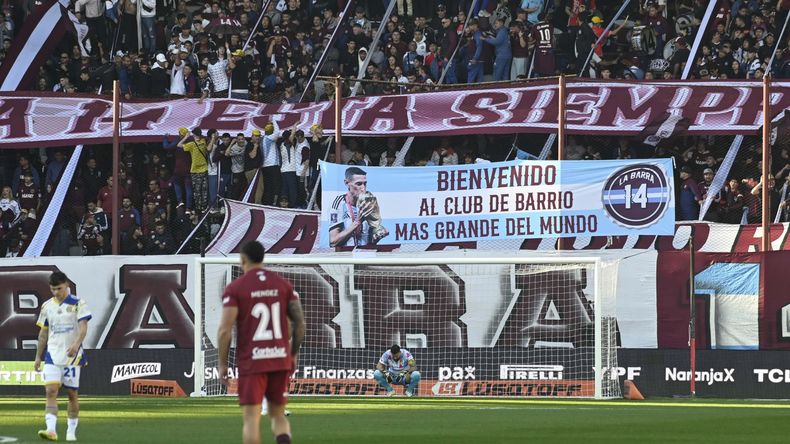 Di Mar&iacute;a fue ovacionado por todo el estadio en el Sur del conurbano bonaerense.