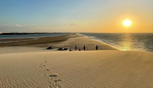 Es uno de los pocos lugares de Brasil donde se puede ver el atardecer sobre el mar. Es uno de los pocos lugares de Brasil donde se puede ver el atardecer sobre el mar.