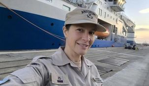Quién es Nadia Coralina, la bióloga del Conicet que se volvió viral por relatar el streaming desde el fondo del mar. Quién es Nadia Coralina, la bióloga del Conicet que se volvió viral por relatar el streaming desde el fondo del mar.