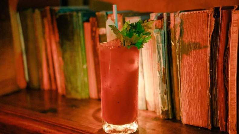 El misterioso bar de la Ciudad de Buenos Aires que es ideal para ir con amigos.