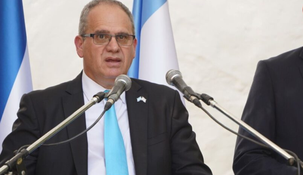 El embajador israelí aseguró que se mantienen en contacto con los familiares de los argentinos secuestrados.
