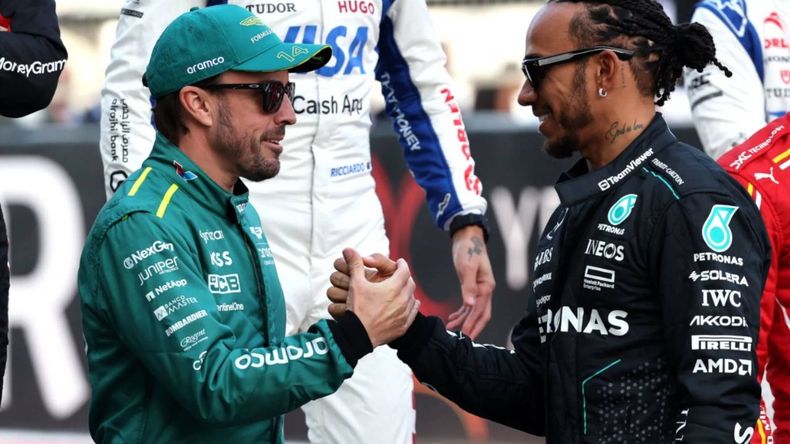 Las declaraciones también alcanzaron a Alonso, otro de los campeones históricos que continúa compitiendo en la máxima categoría