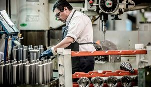 Fomentar empleo consta tanto de una ayuda económica como participación en cursos y prácticas laborales. Fomentar empleo consta tanto de una ayuda económica como participación en cursos y prácticas laborales.