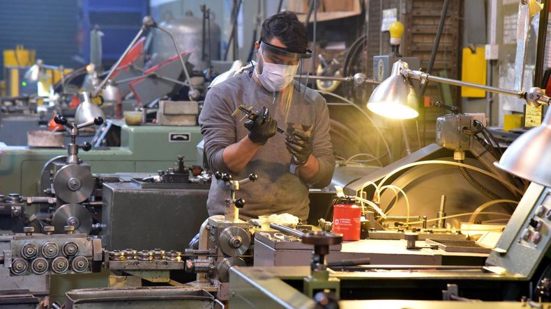 La utilización de la capacidad instalada subió al 65% en febrero