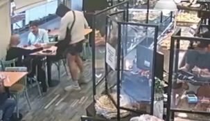 Entraron armados a una confitería, se llevaron la recaudación y vaciaron las billeteras virtuales de los clientes. Entraron armados a una confitería, se llevaron la recaudación y vaciaron las billeteras virtuales de los clientes.