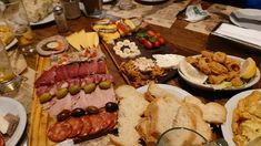 Este es el bodegón de Buenos Aires para comer las mejores picadas. Este es el bodegón de Buenos Aires para comer las mejores picadas.