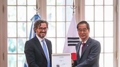 El canciller Santiago Cafiero y el Primer Ministro coreano Han Duck-soo.