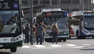 Los colectivos porteños y bonaerenses vuelven a subir en el comienzo de abril. Los colectivos porteños y bonaerenses vuelven a subir en el comienzo de abril.
