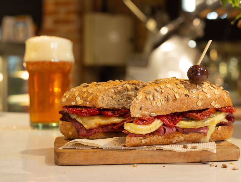 Cinco opciones para probar el sandwich de pastrami.